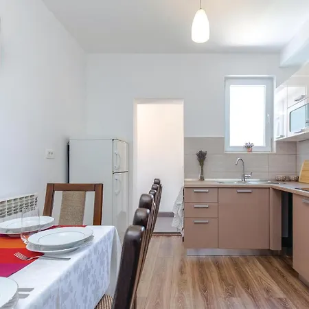Apartment Gorgeous In With Kitchen